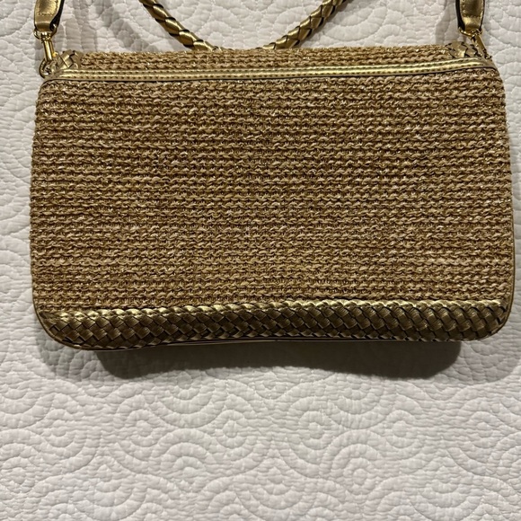 Elegant Tan Woven Shoulder Bag - Picture 5 of 16
